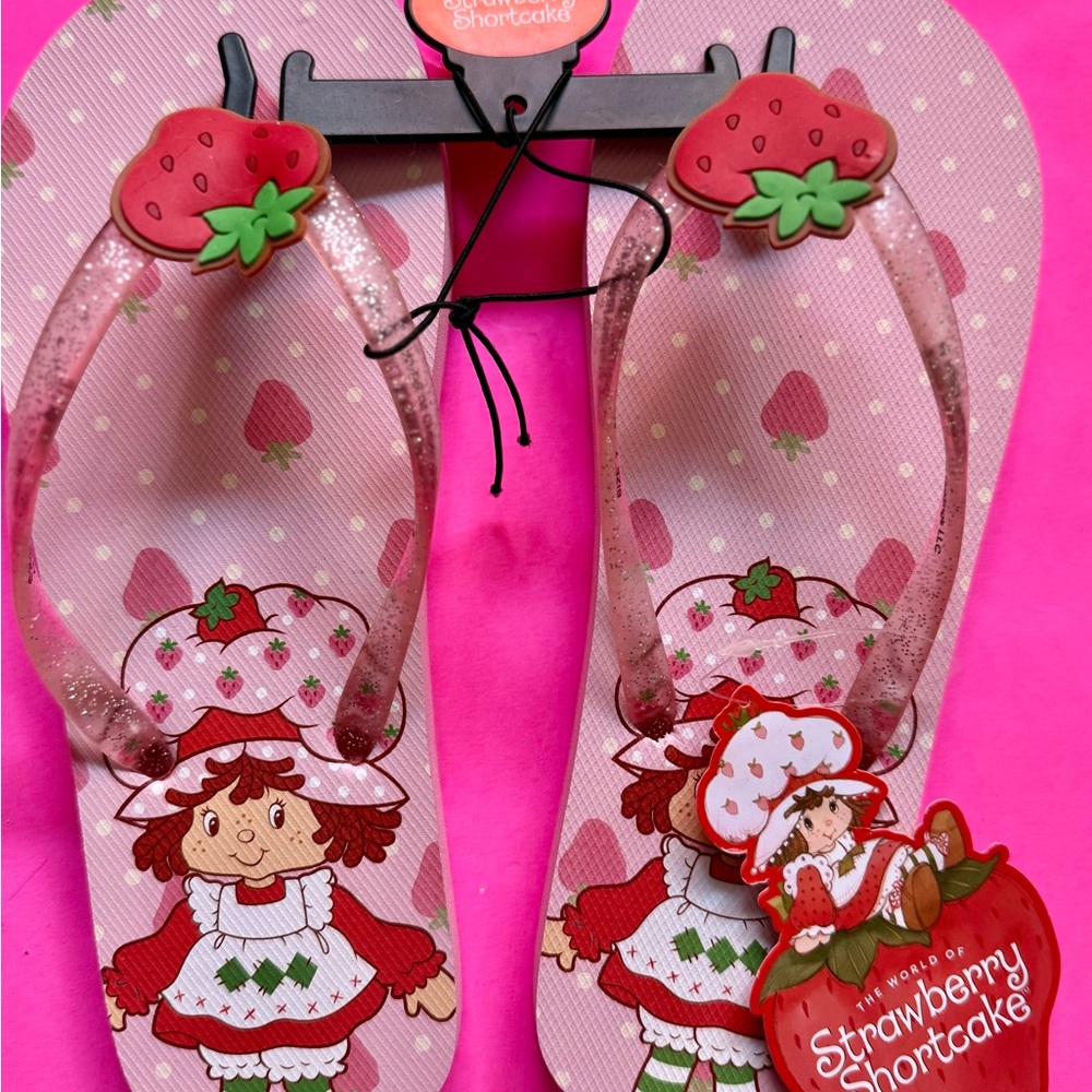 STRAWBERRY SHORTCAKE SANDALS SIZE 7